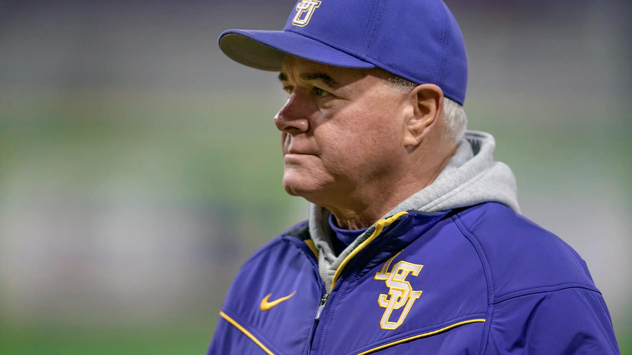 Photo of LSU baseball head coach Paul Mainieri